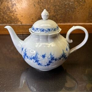 Kaiser West Germany Romantica Festival Echt Kobalt Tea Pot Blue Floral Scallop